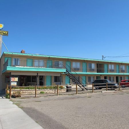 Economy Inn Ontario Kültér fotó