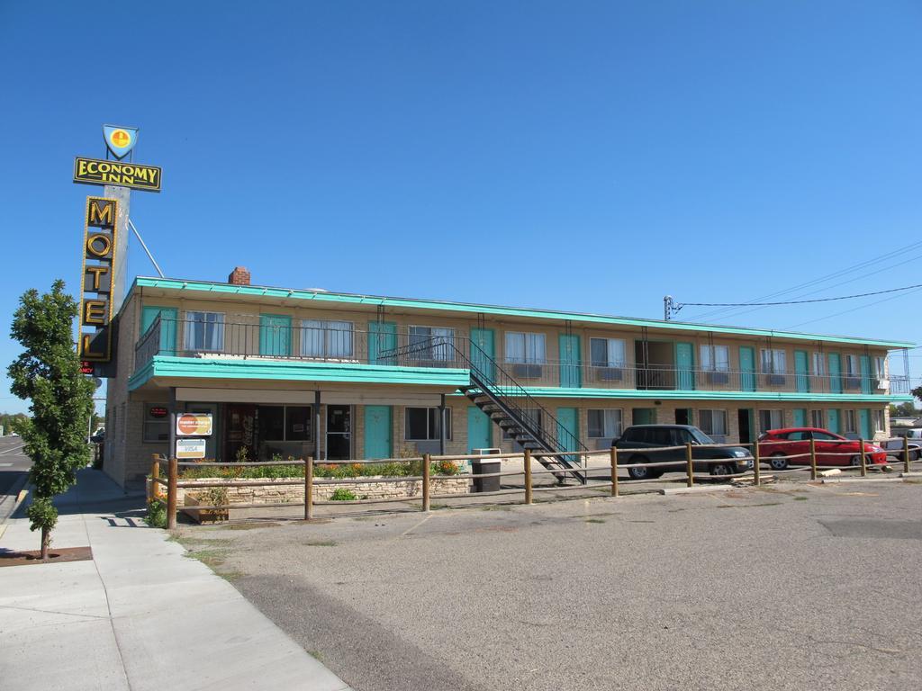 Economy Inn Ontario Kültér fotó