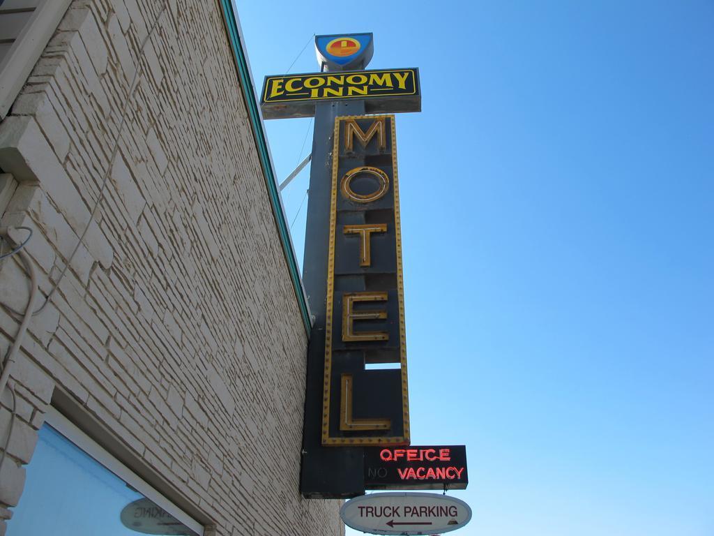 Economy Inn Ontario Kültér fotó
