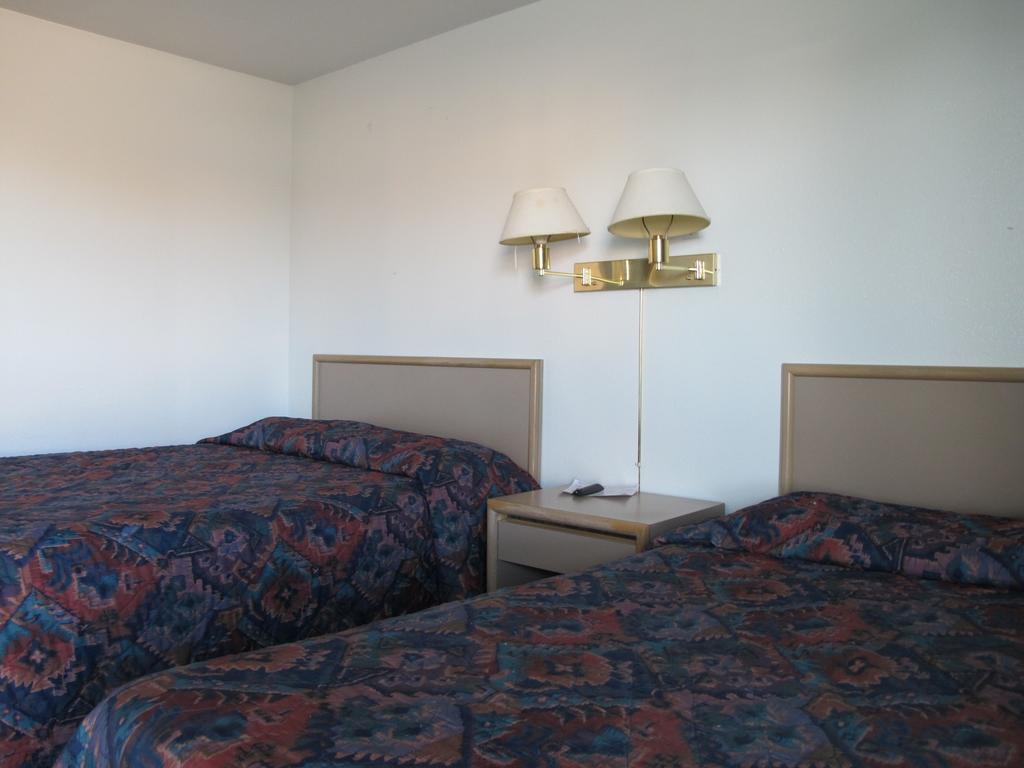 Economy Inn Ontario Szoba fotó