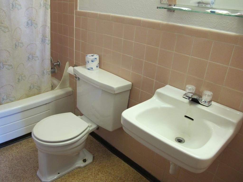 Economy Inn Ontario Szoba fotó